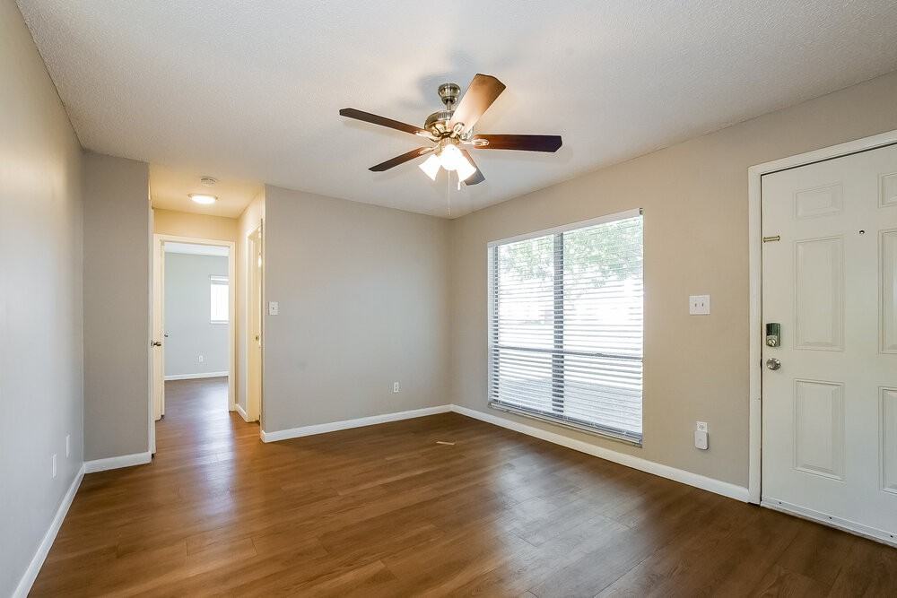 9556 Brimton Dr - Photo 4 of 16