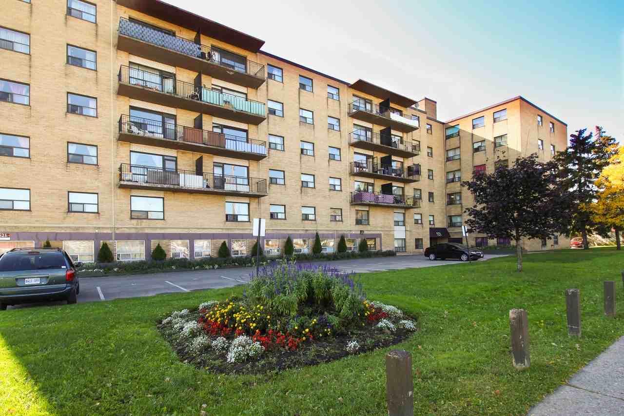 523 Finch Avenue West - Photo 2 of 8