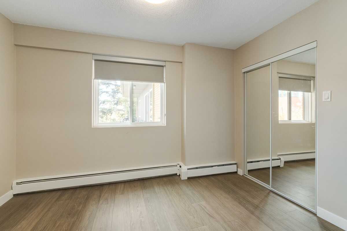 Cameron Manor - Photo 5 of 13