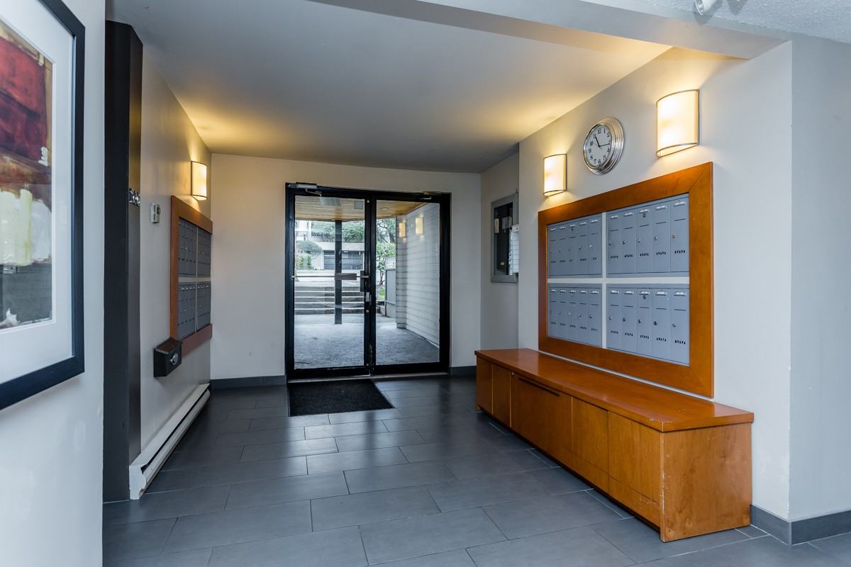 Harwood Apartments - Photo 7 of 9