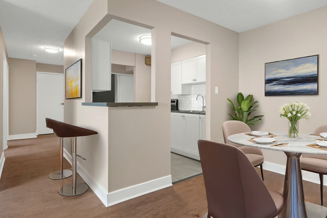 Victoria - Photo 3 of 15