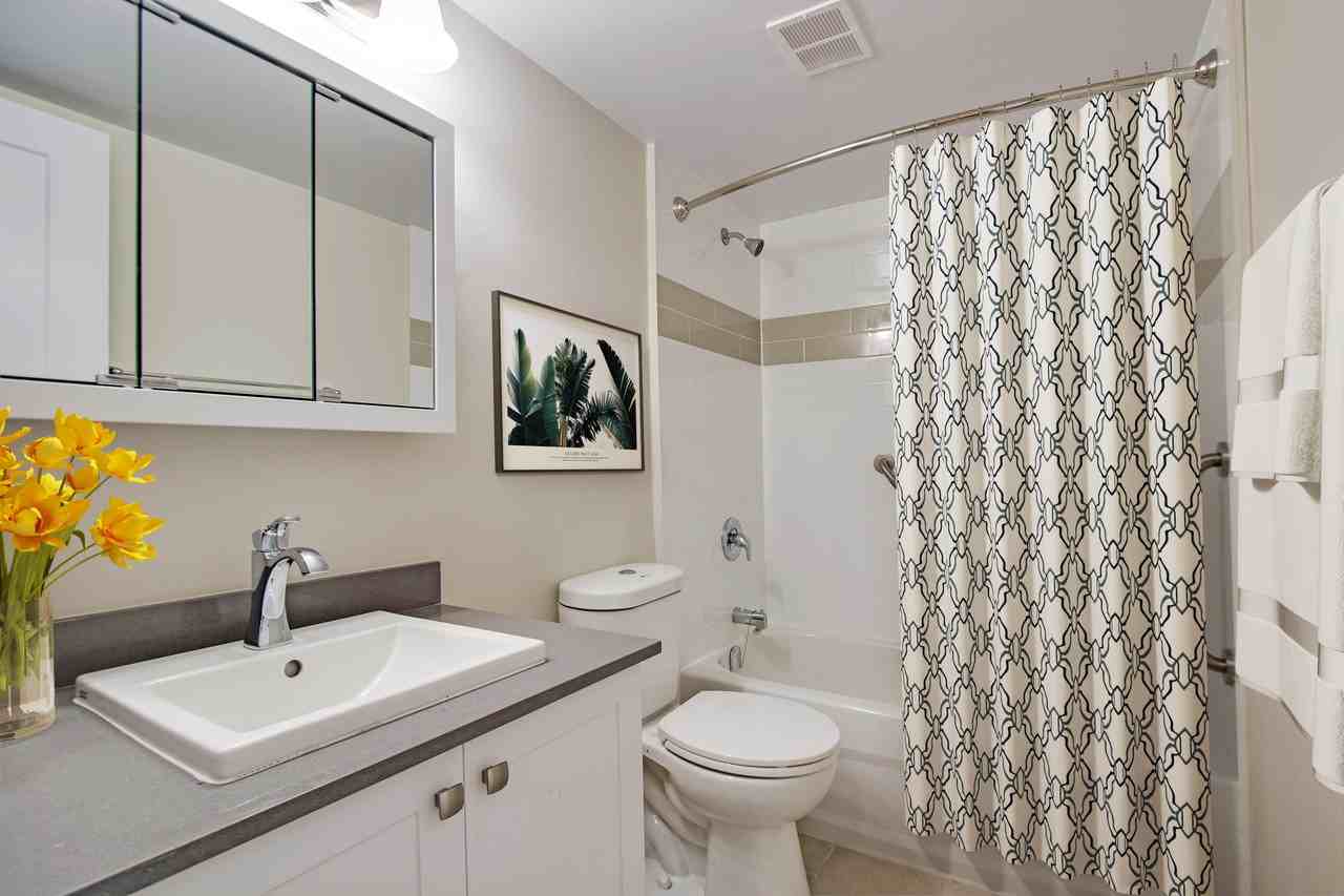 Richmond Park Square - Photo 5 of 10