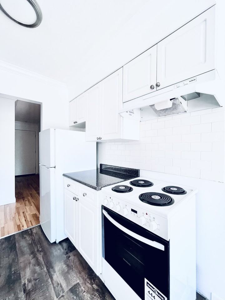 Brentview Manor - Photo 4 of 11