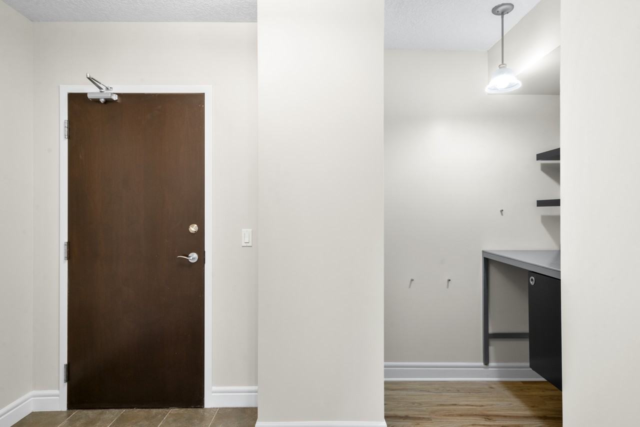 907-920-5 Ave SW - Photo 5 of 45