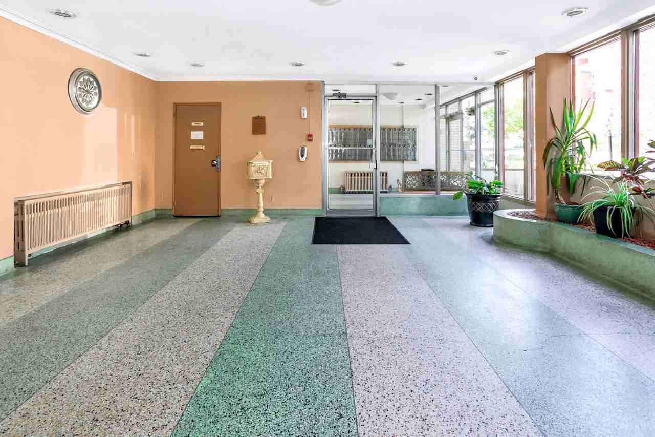 49 Glen Elm Ave - Photo 4 of 37