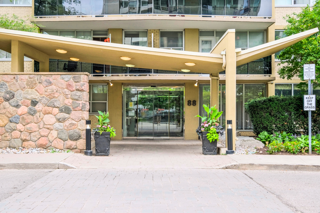 88 Redpath Avenue - Photo 2 of 24