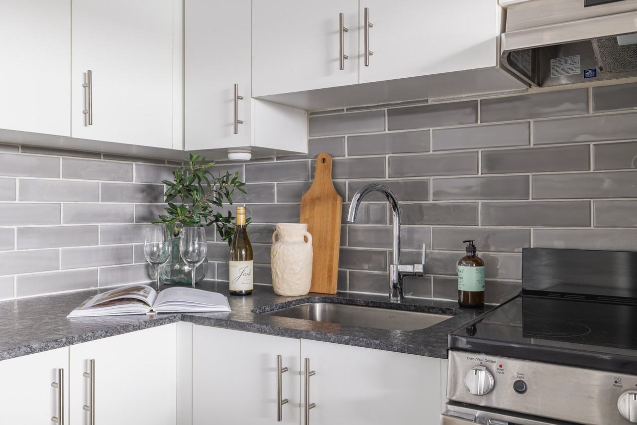 324 Cambridge - Photo 4 of 44