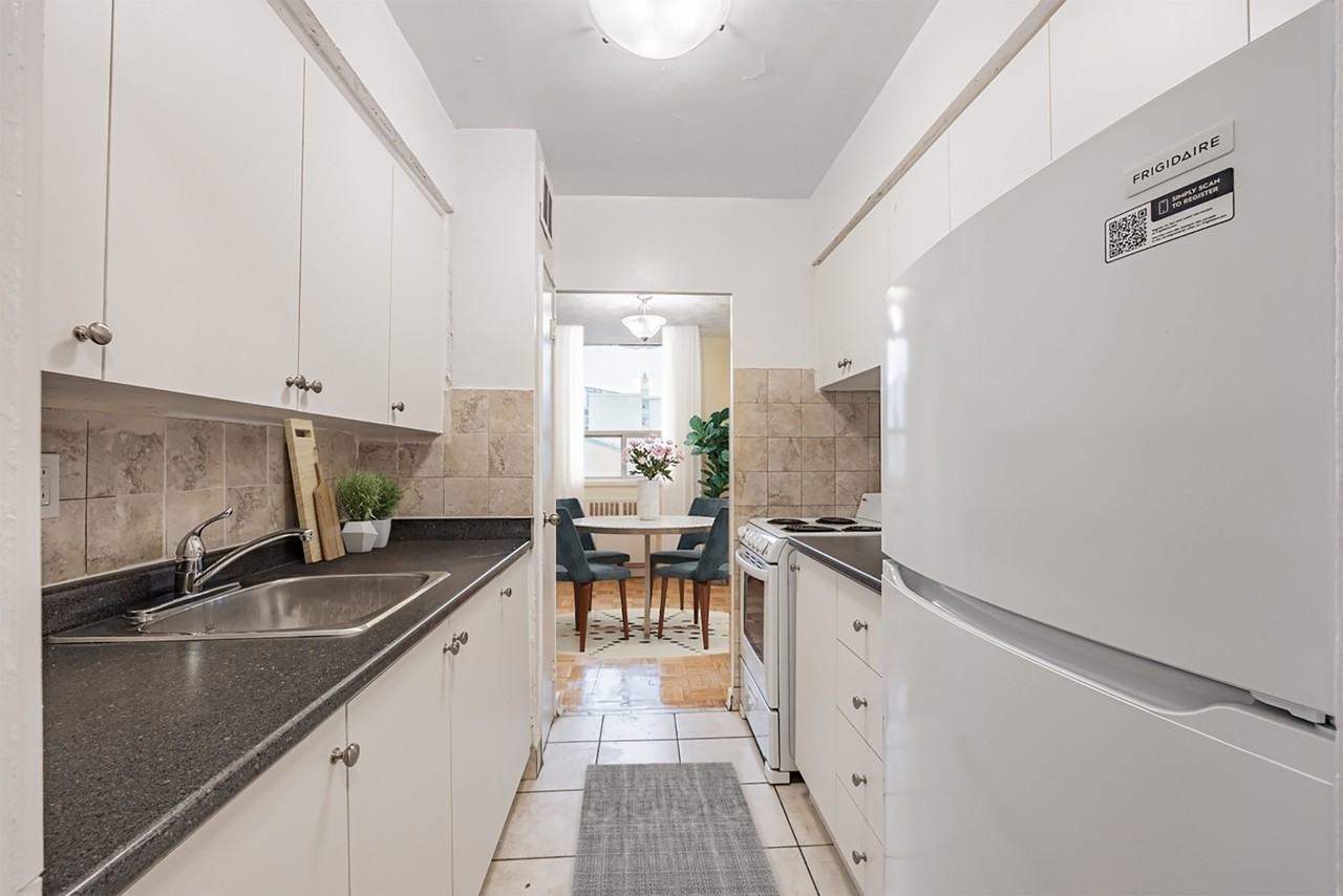 44 Thorncliffe Park Drive - Photo 6 of 10