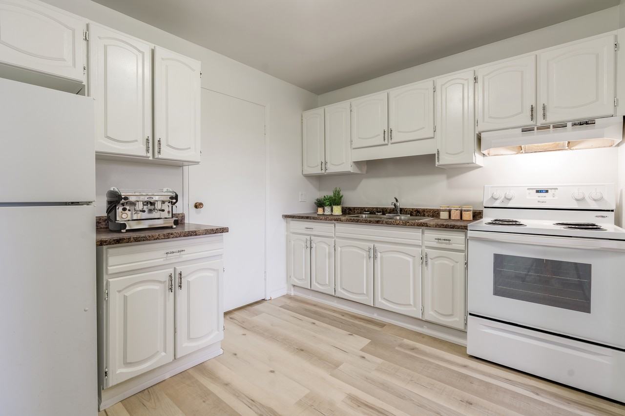 15 Greenwood Drive - Photo 5 of 11