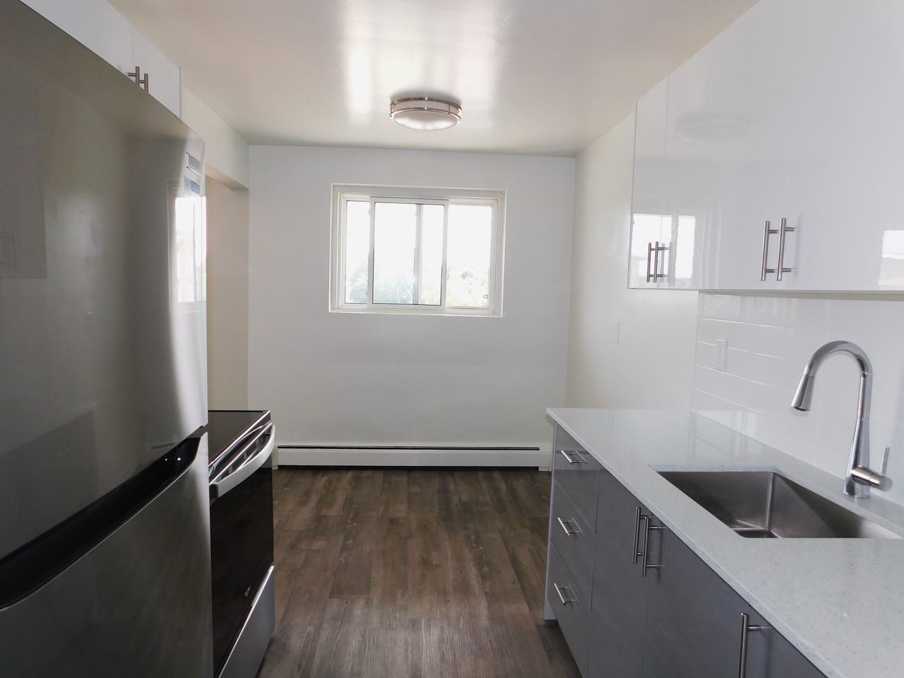 295 Home Street - Photo 5 of 14