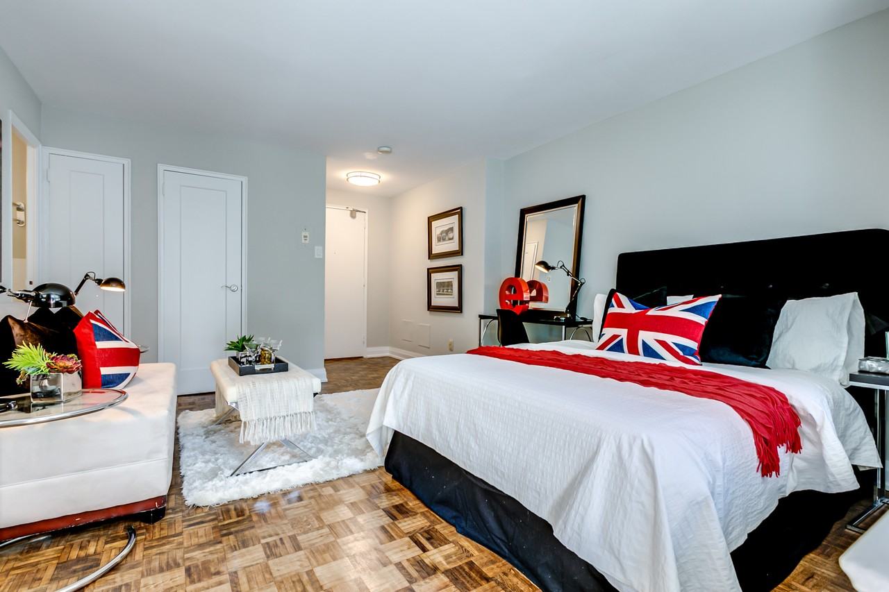 550 Jarvis St - Photo 4 of 10