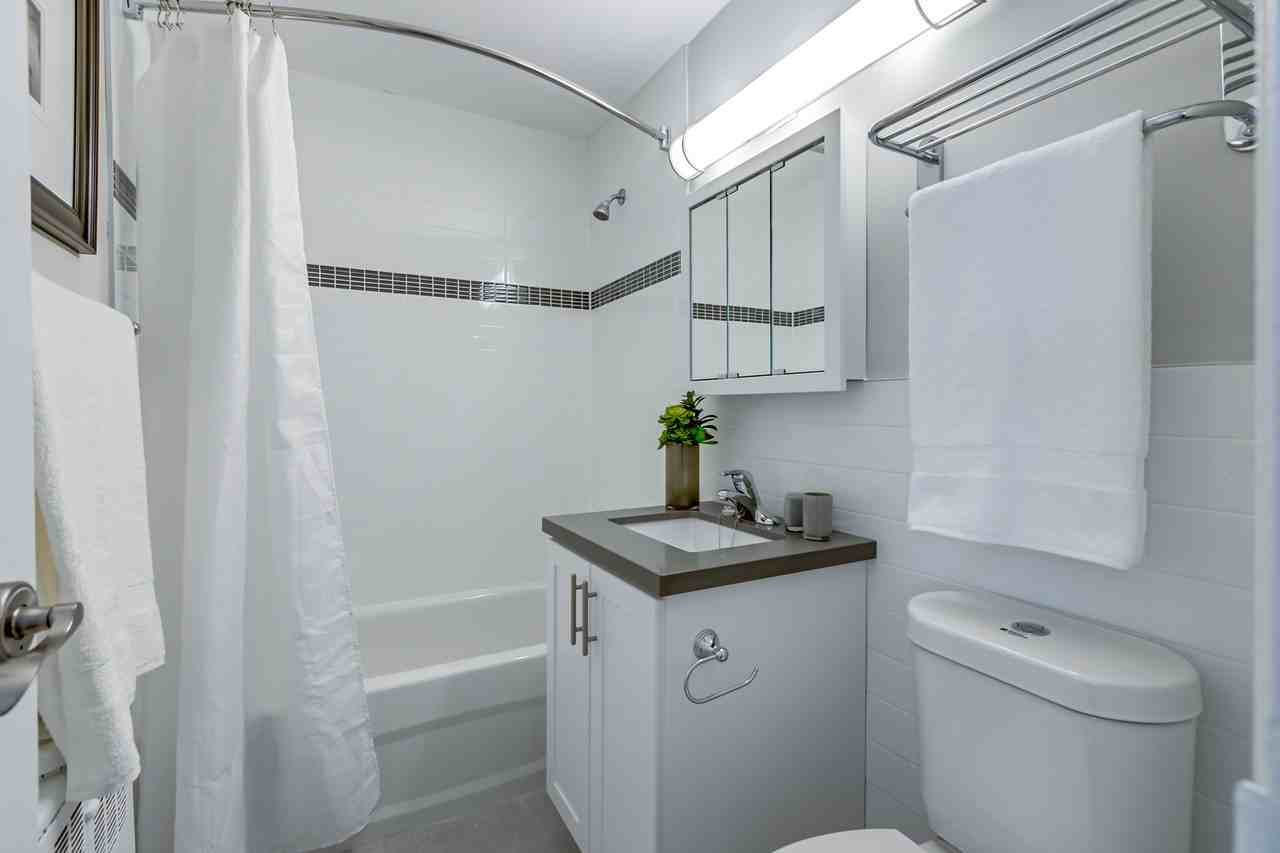 550 Jarvis St - Photo 6 of 10