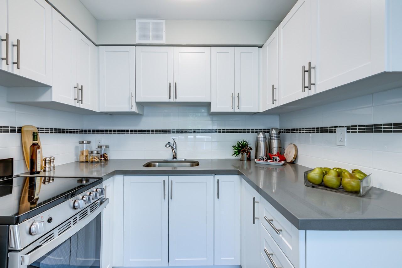 550 Jarvis St - Photo 7 of 10