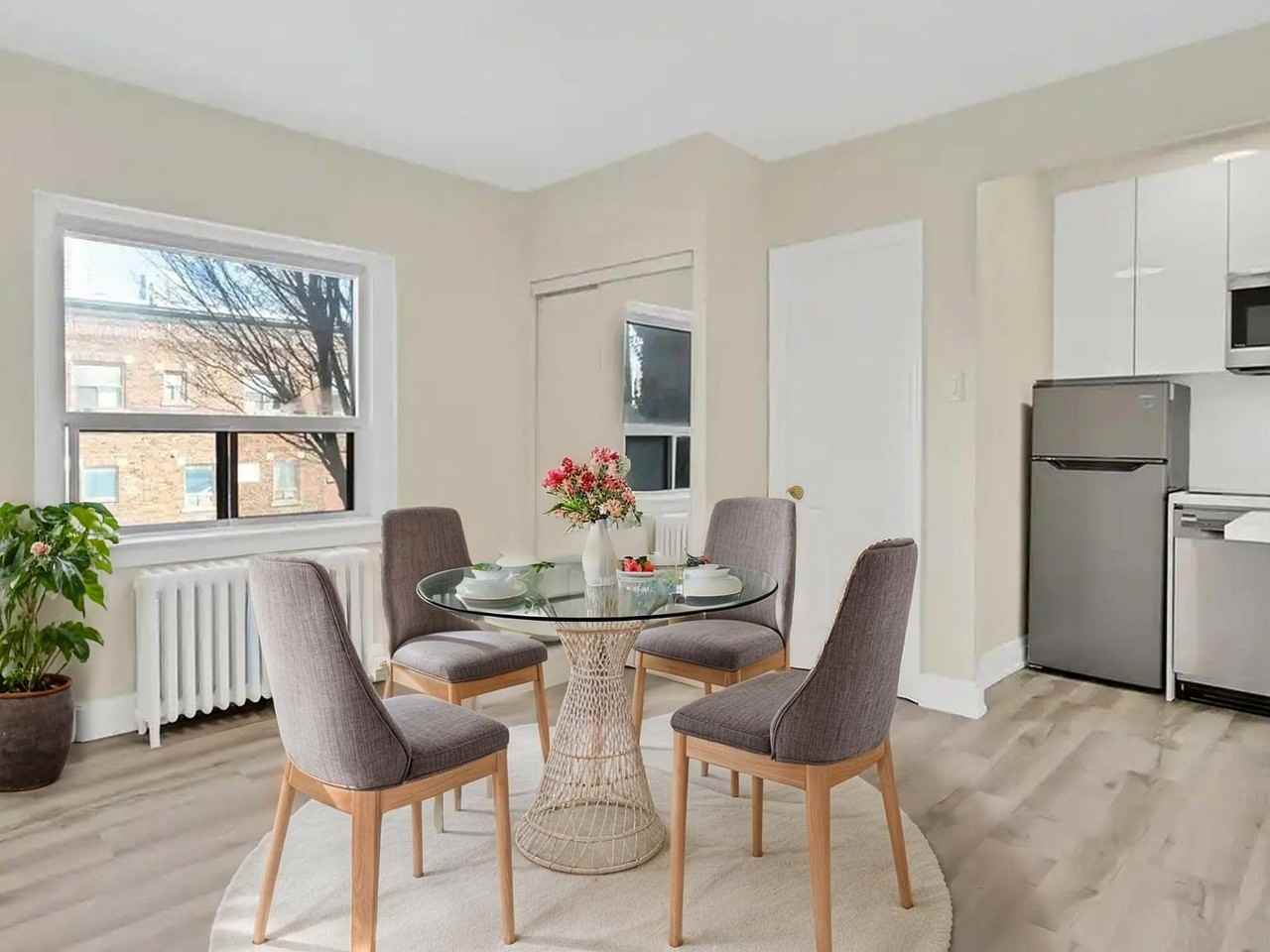 166 Eastbourne Avenue - Photo 3 of 12