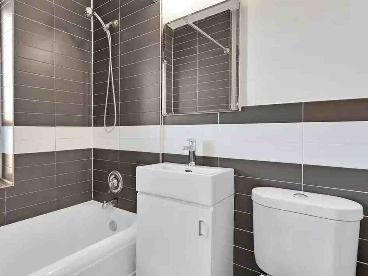 166 Eastbourne Avenue - Photo 7 of 12