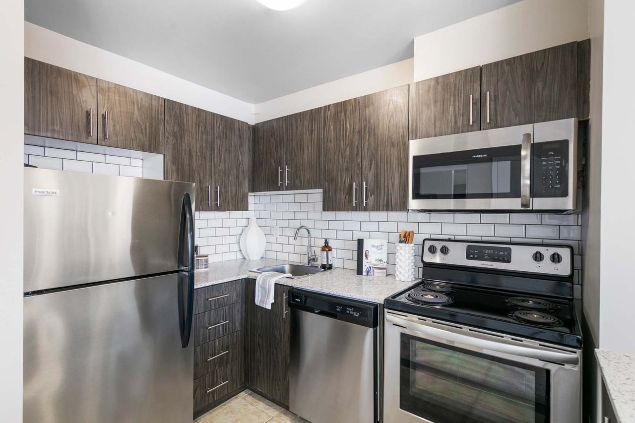 Shoreline Towers - Photo 5 of 45