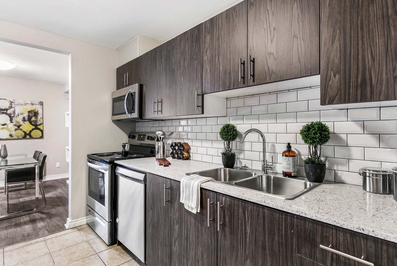 Island View Towers - Photo 5 of 50