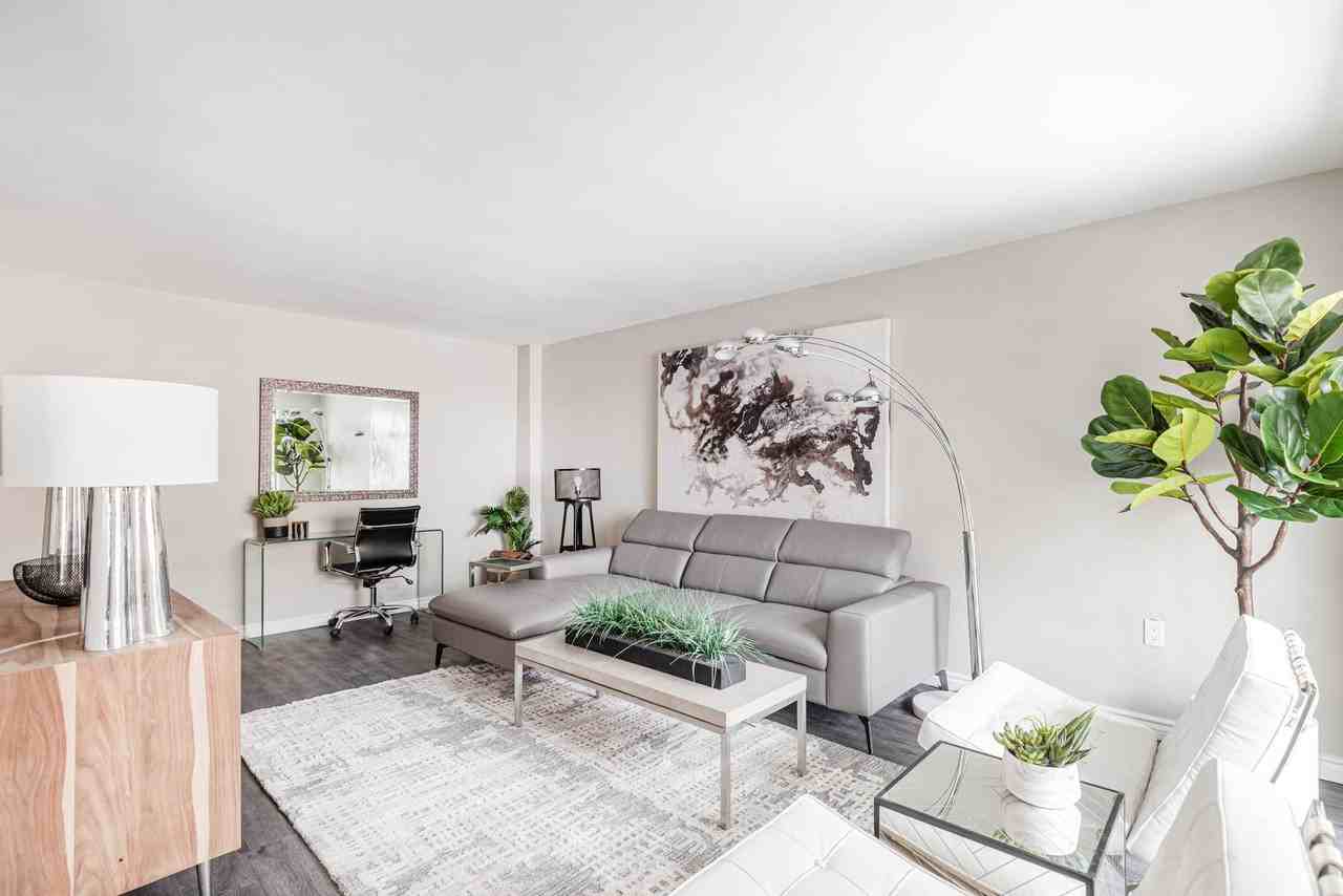 St. James Place I - Photo 4 of 45