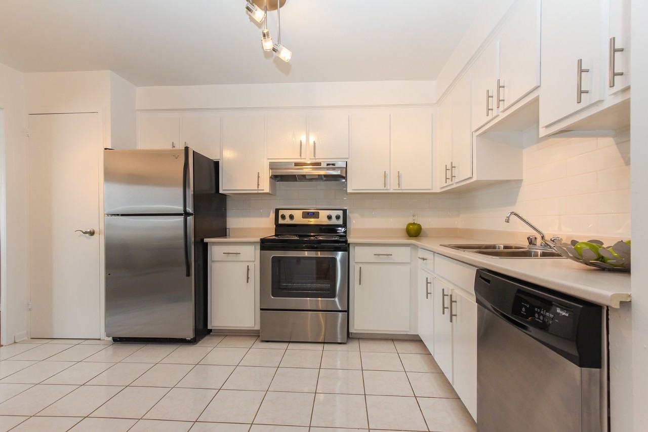 Les Tours Lakeshore - Photo 3 of 32