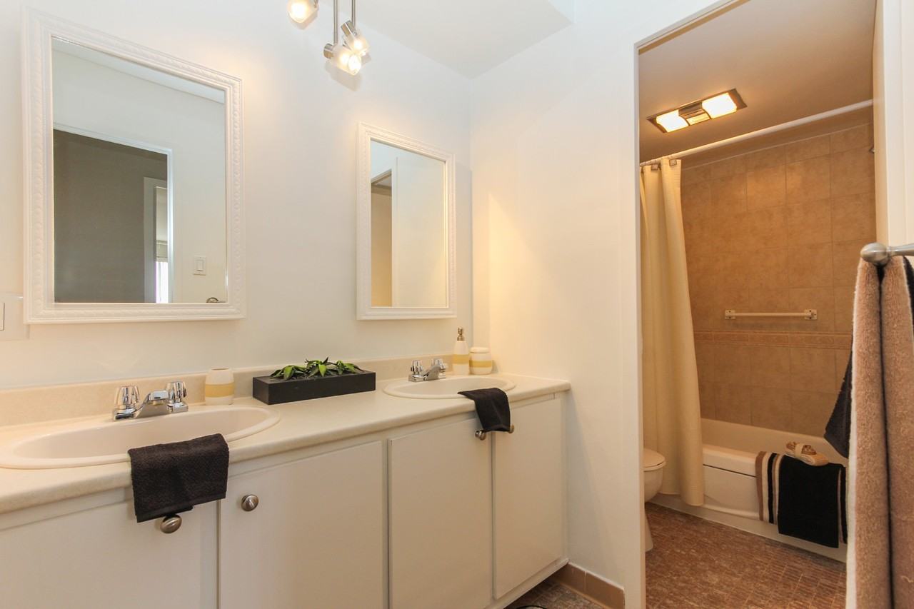 Les Tours Lakeshore - Photo 6 of 32