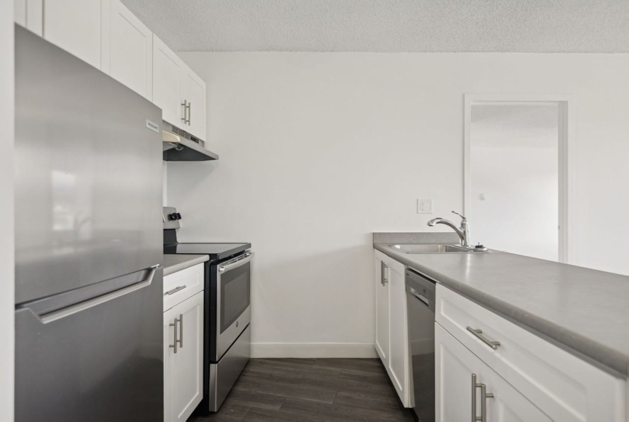 International Plaza - Photo 6 of 50