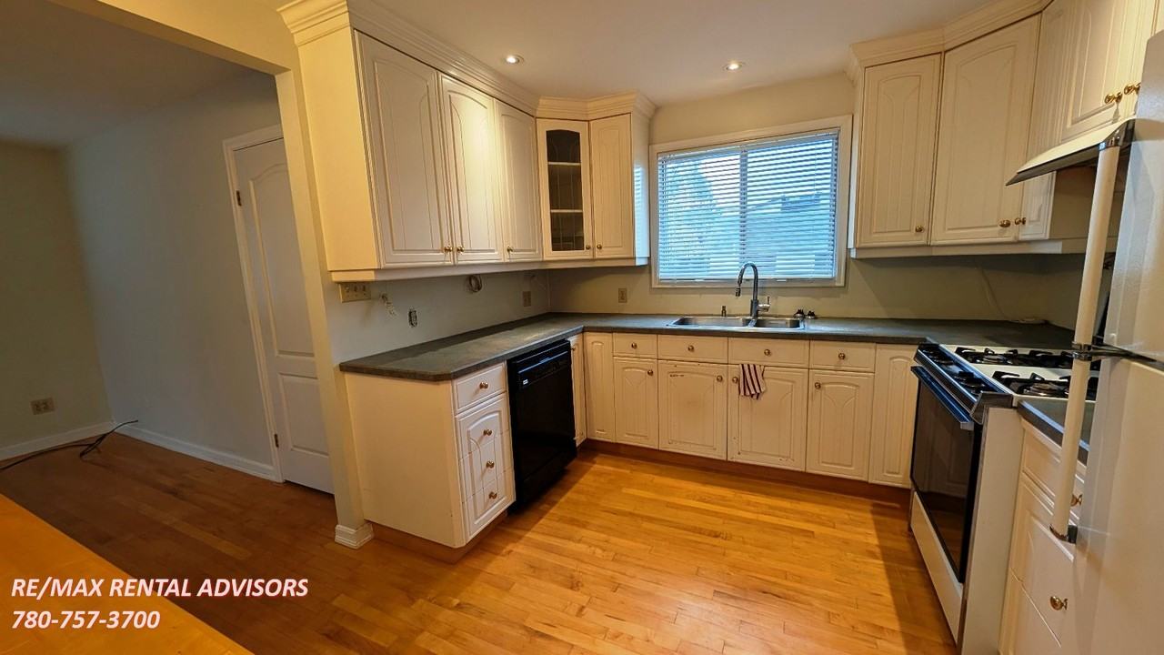 1732 23 Avenue Northwest - Photo 2 of 25