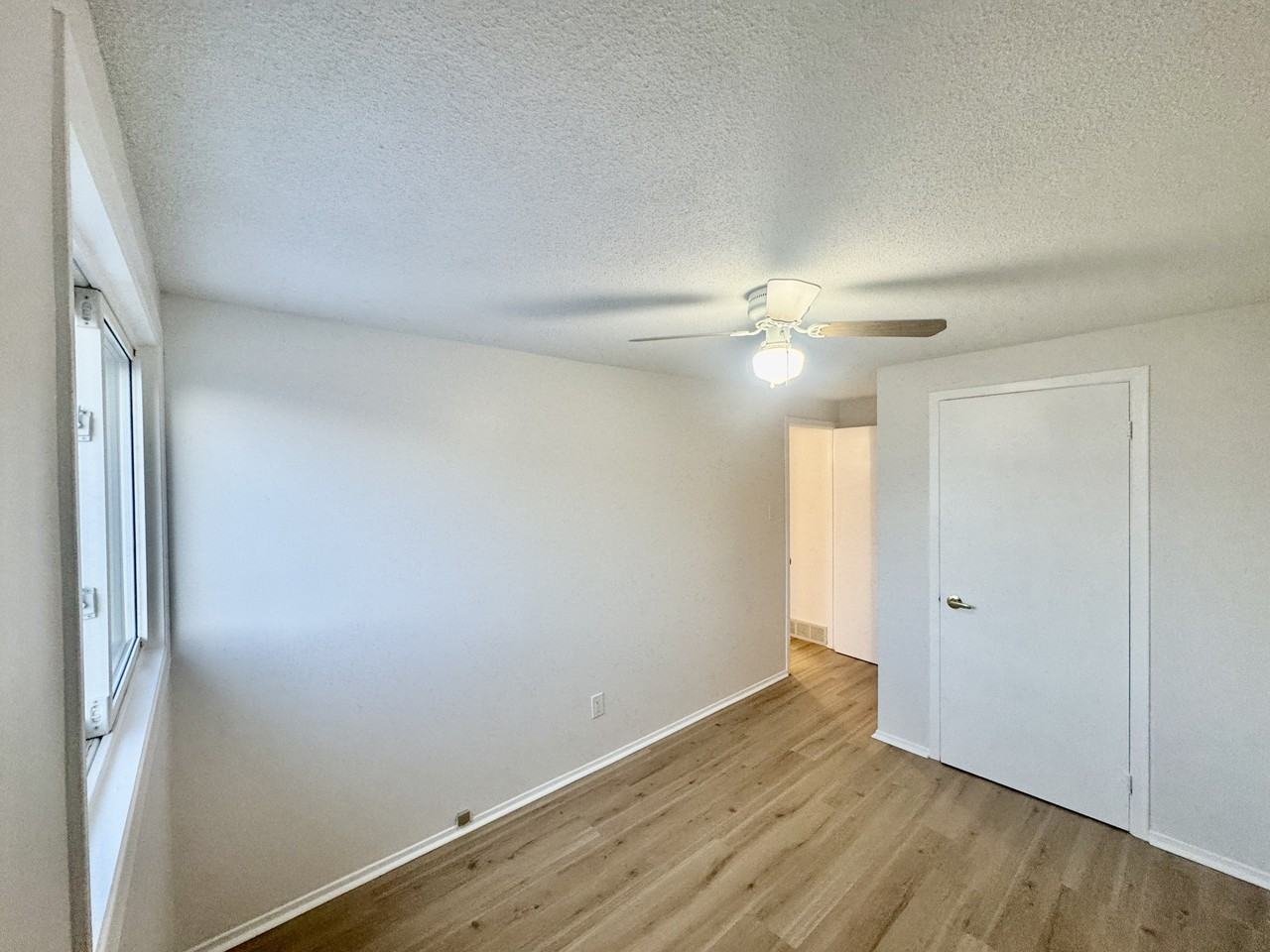 1466 Heatherington - Unit K - Photo 5 of 11