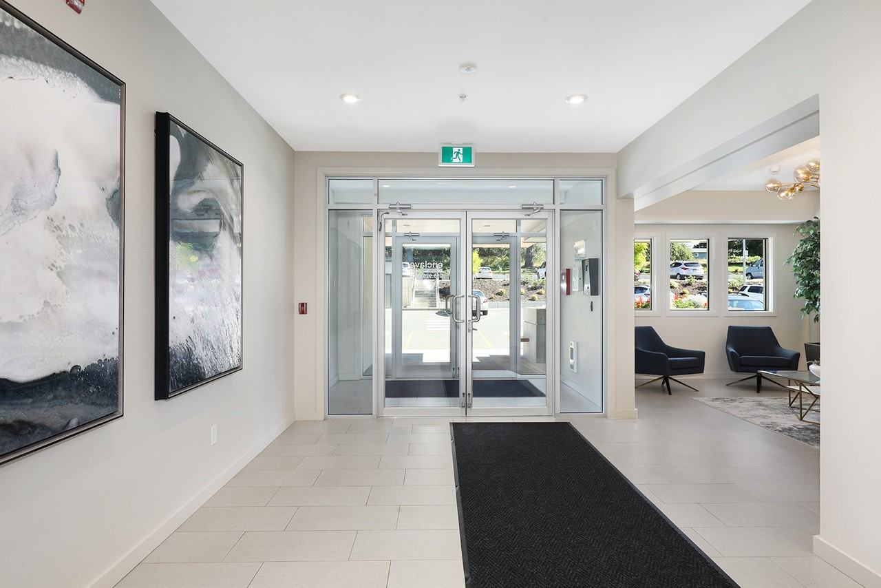 Enclave Residences - Photo 5 of 15