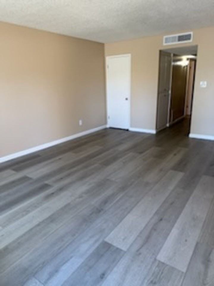 Autumn Glen Apartments - Photo 3 of 24