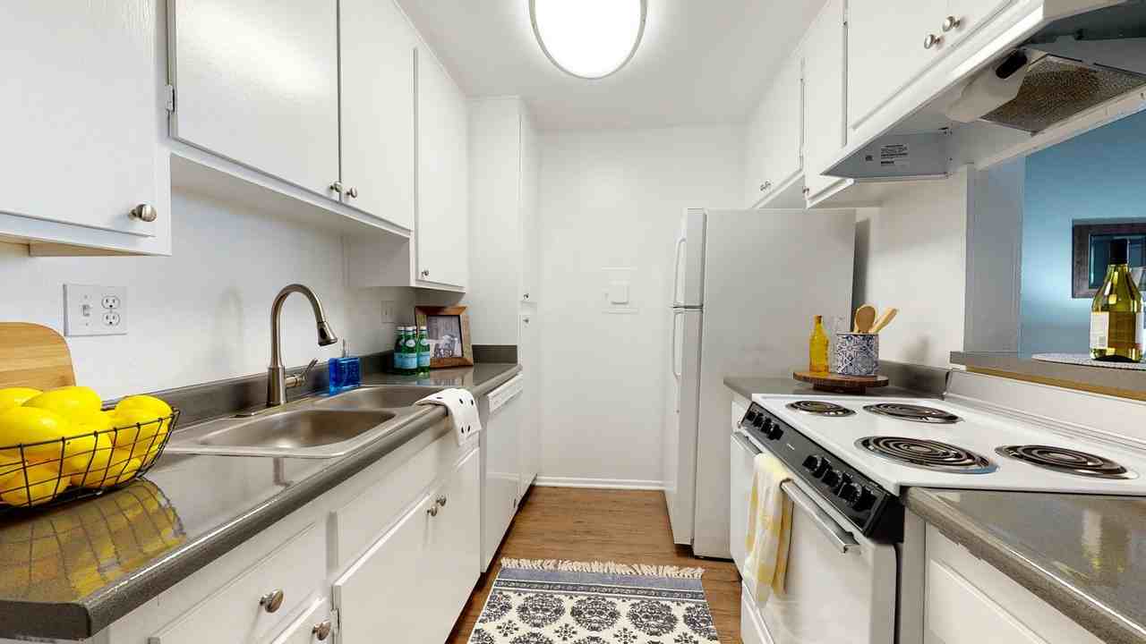 Newport Village Apartments - Photo 7 of 44