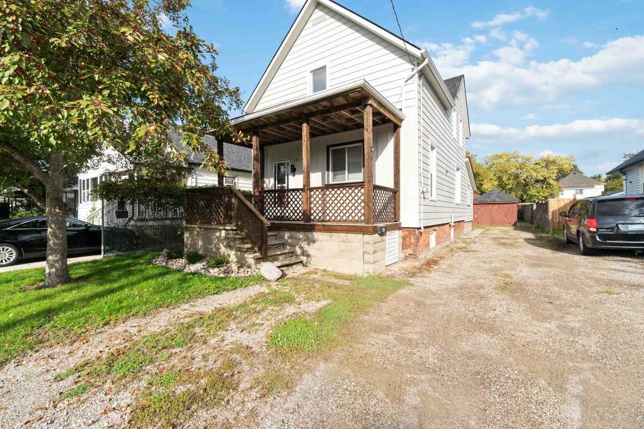 288 Queen St - Photo 2 of 24