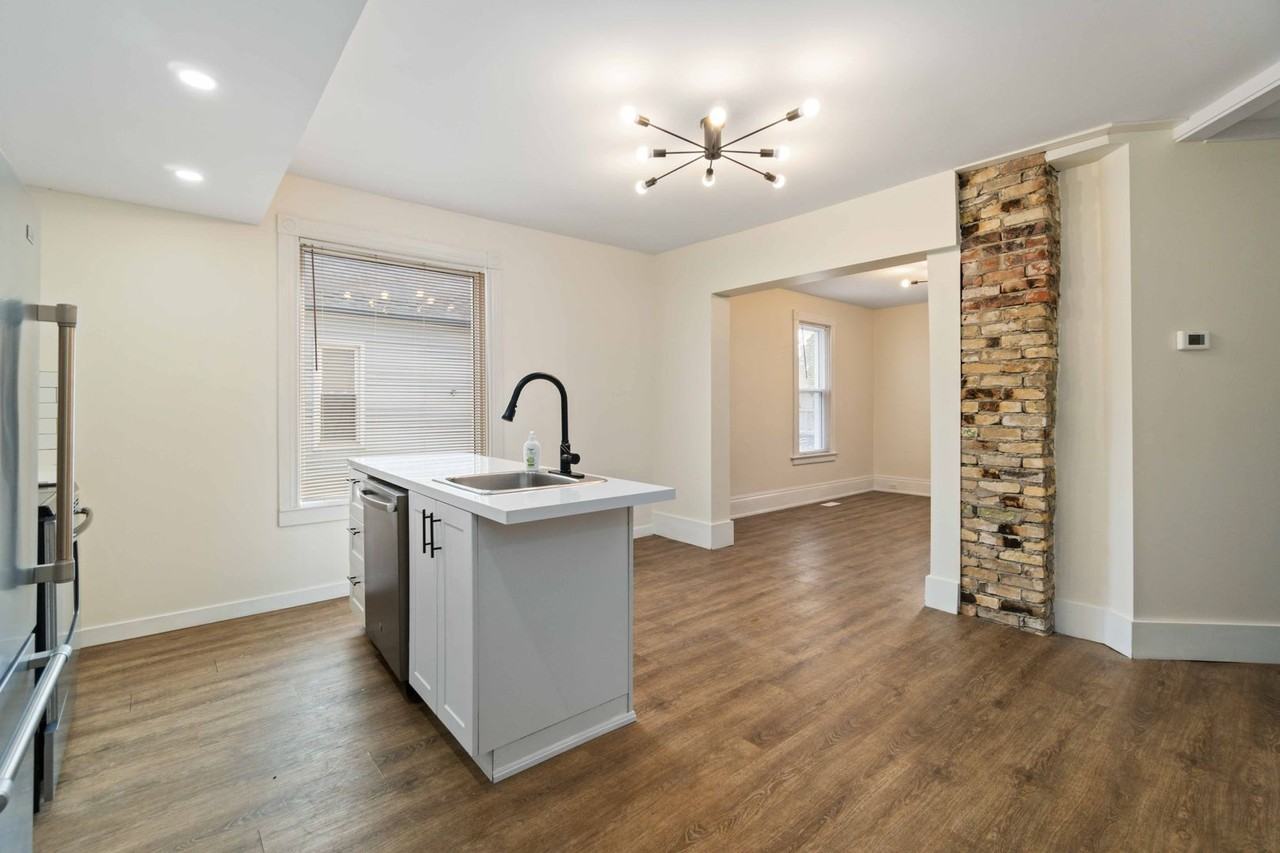 288 Queen St - Photo 5 of 24