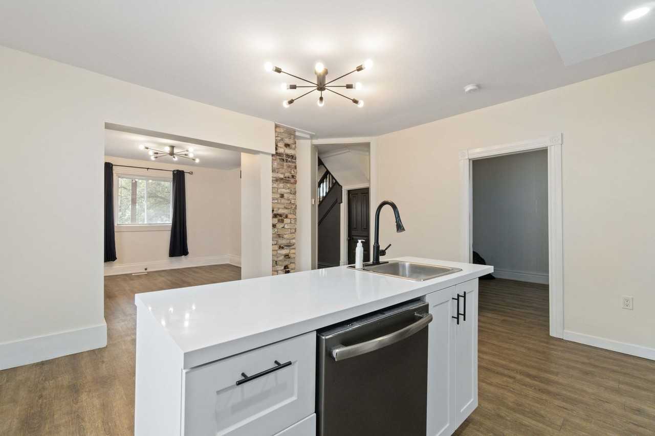 288 Queen St - Photo 6 of 24