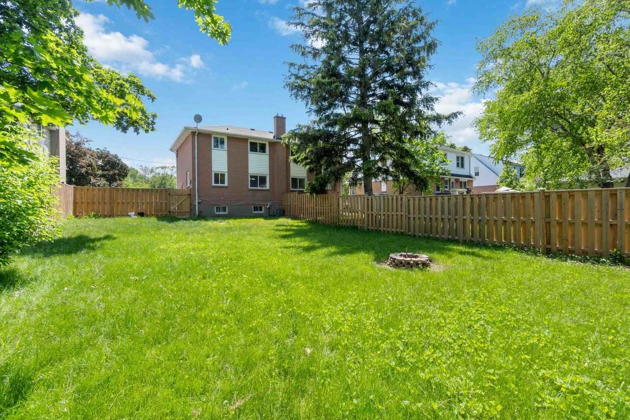 1102 Exmouth St - Photo 5 of 25