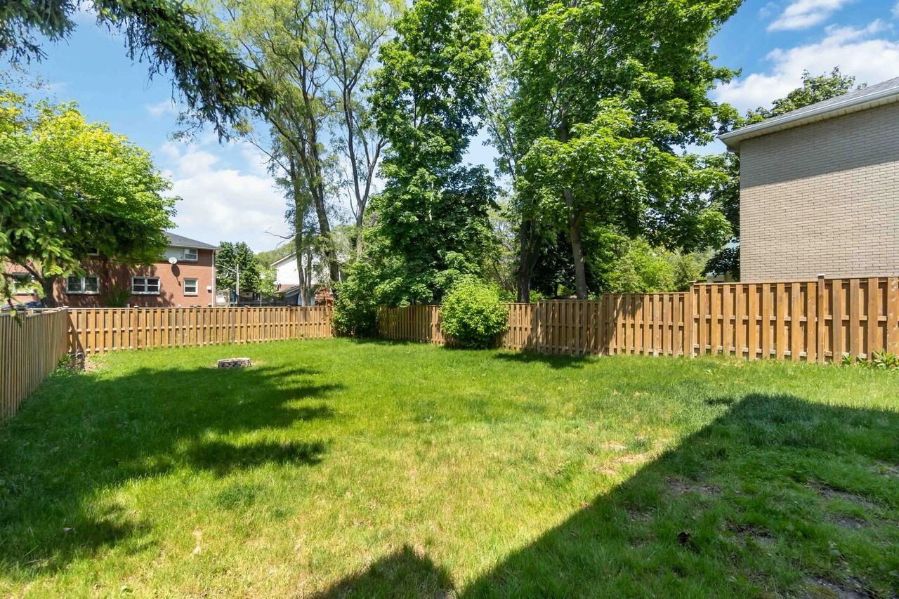 1102 Exmouth St - Photo 6 of 25