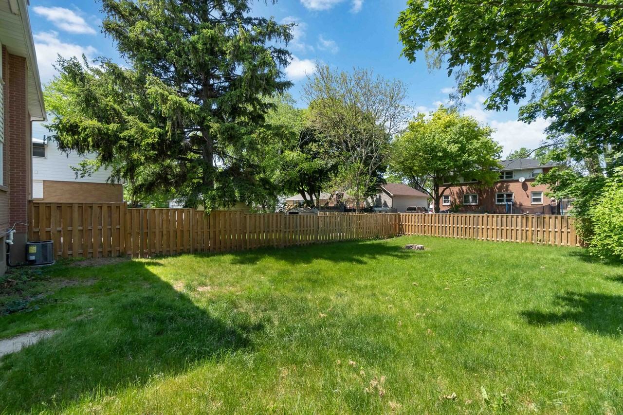 1102 Exmouth St - Photo 7 of 25