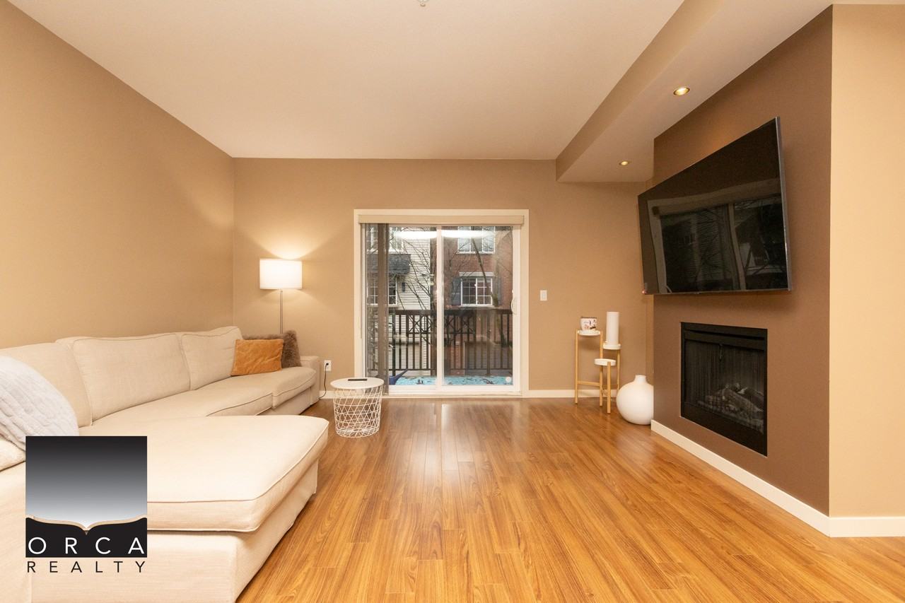 550 Apartment Building - Photo 2 of 28