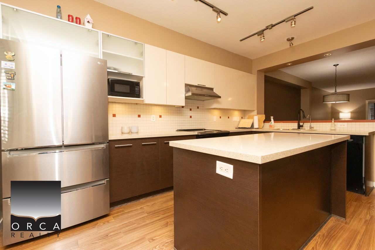 550 Apartment Building - Photo 6 of 28