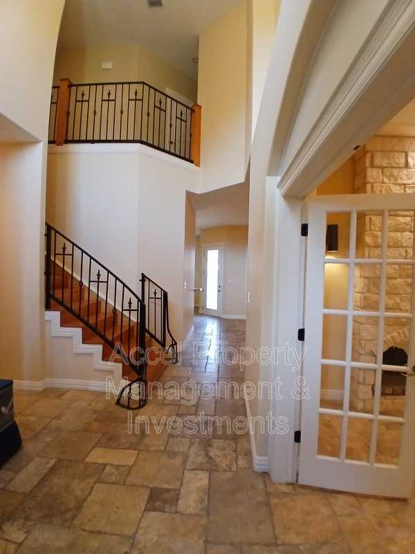 2423 W Hampton - Photo 2 of 37