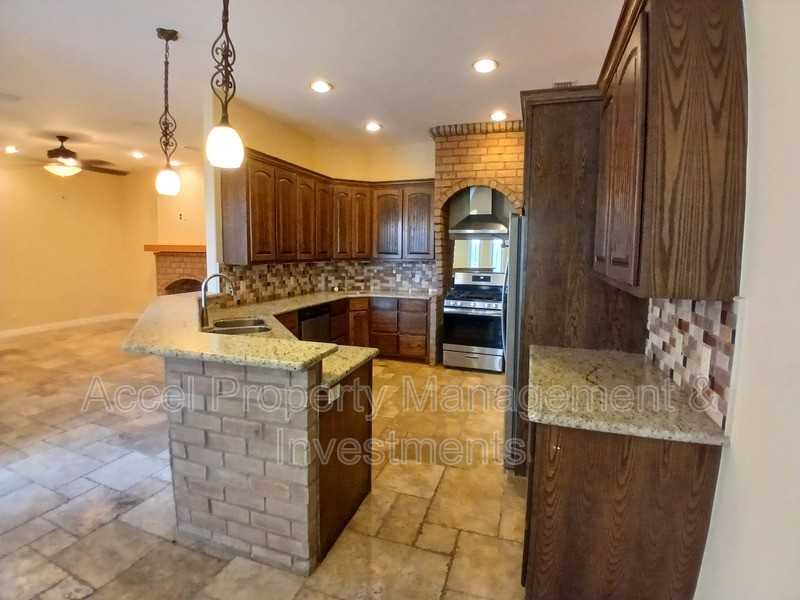 2423 W Hampton - Photo 6 of 37