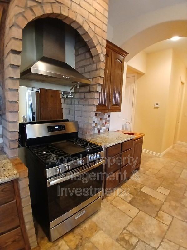 2423 W Hampton - Photo 7 of 37