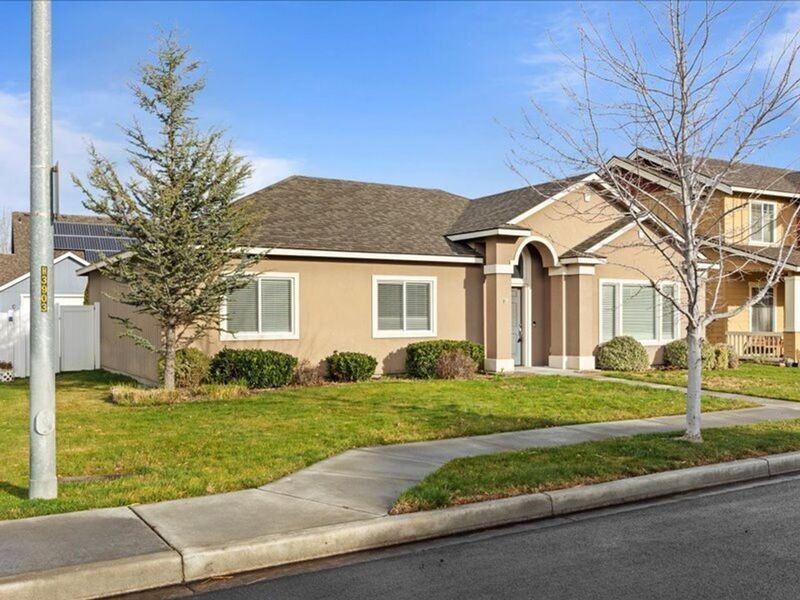 540 Fort St - Photo 2 of 28