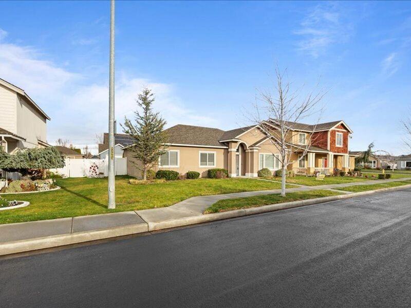 540 Fort St - Photo 3 of 28