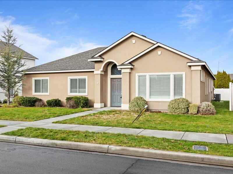 540 Fort St - Photo 4 of 28