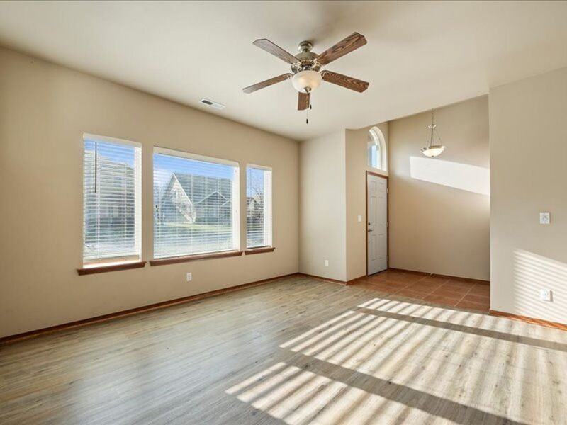 540 Fort St - Photo 6 of 28