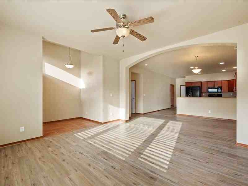 540 Fort St - Photo 7 of 28