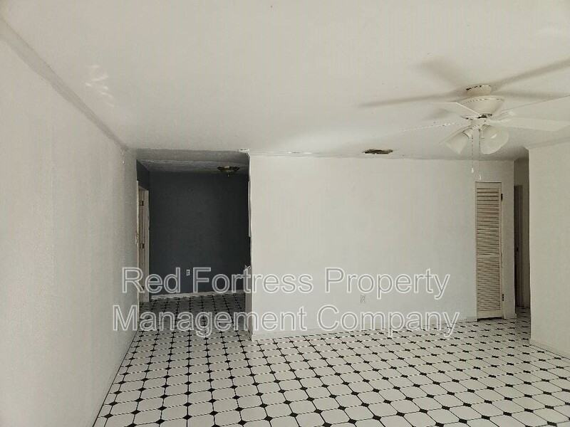 1661 Manor Ave - Photo 3 of 12