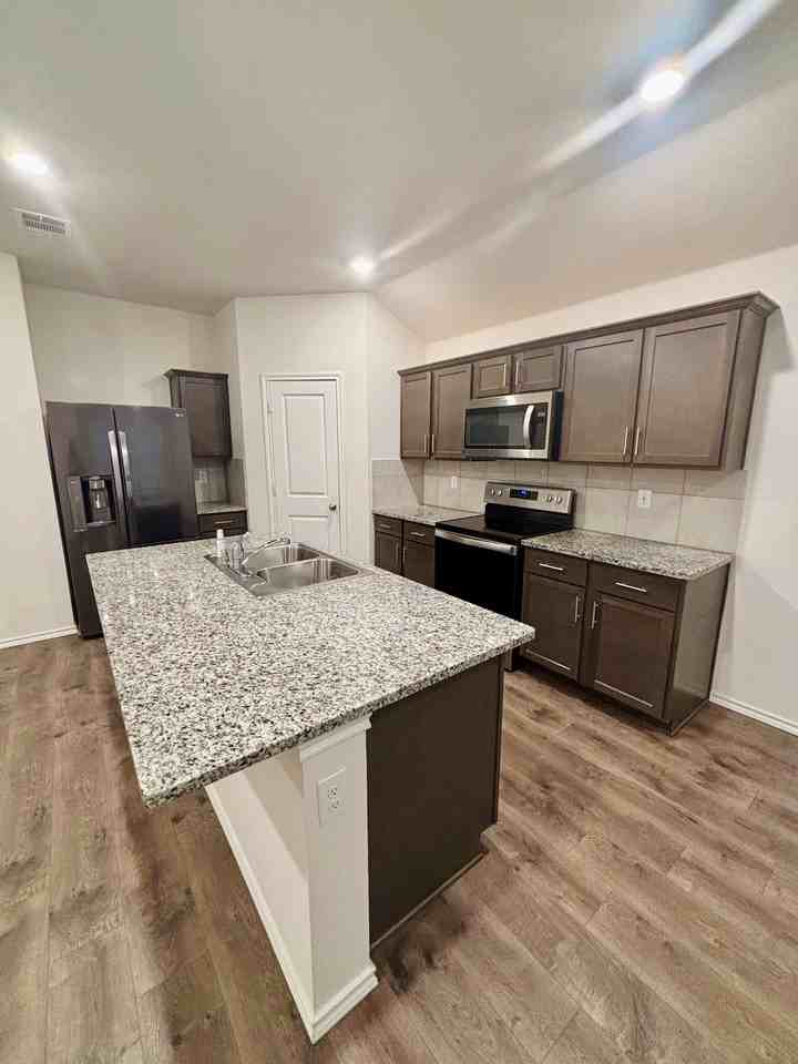 713 Meadow Creek Lane - Photo 3 of 12