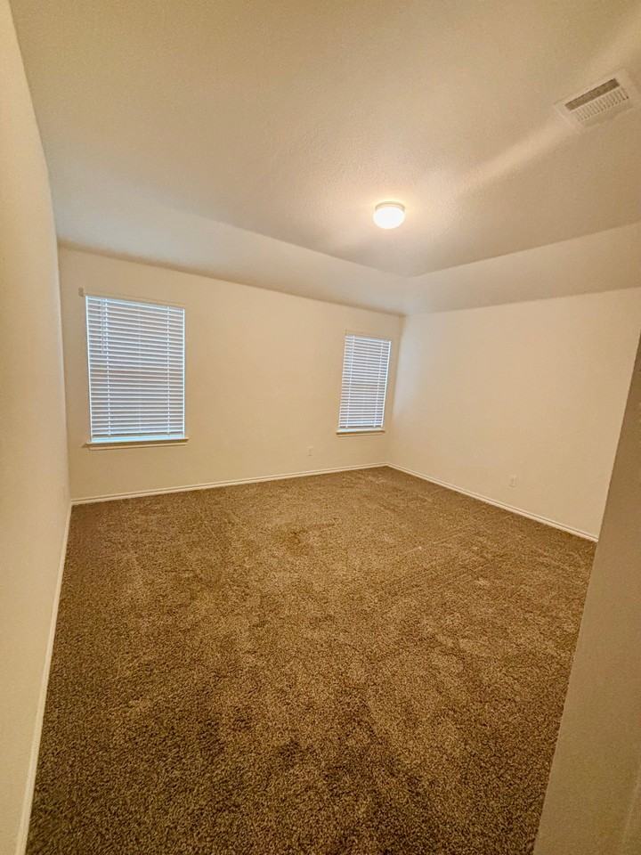 713 Meadow Creek Lane - Photo 4 of 12