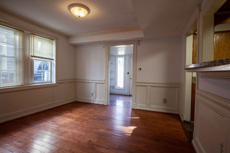 1405 Charles St - Photo 4 of 16